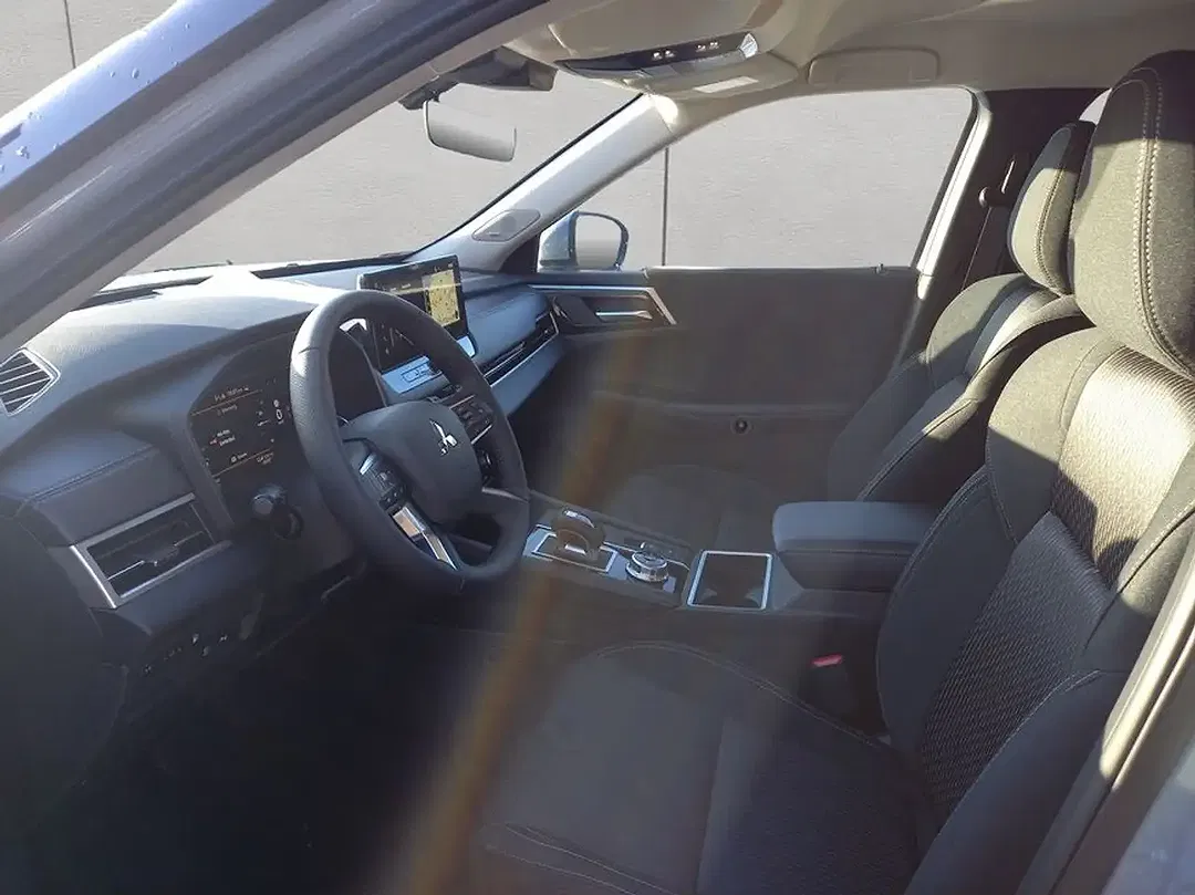 Mitsubishi Outlander - Thumbnail 10
