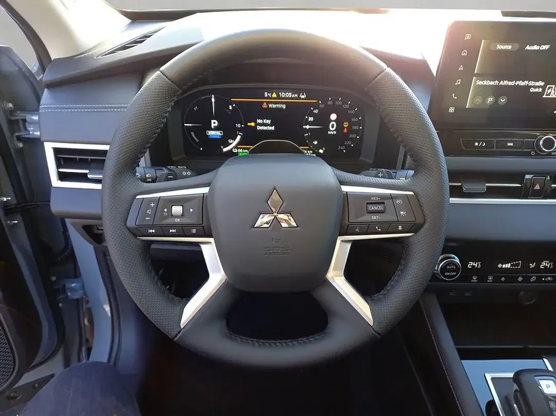 Mitsubishi Outlander - Thumbnail 11
