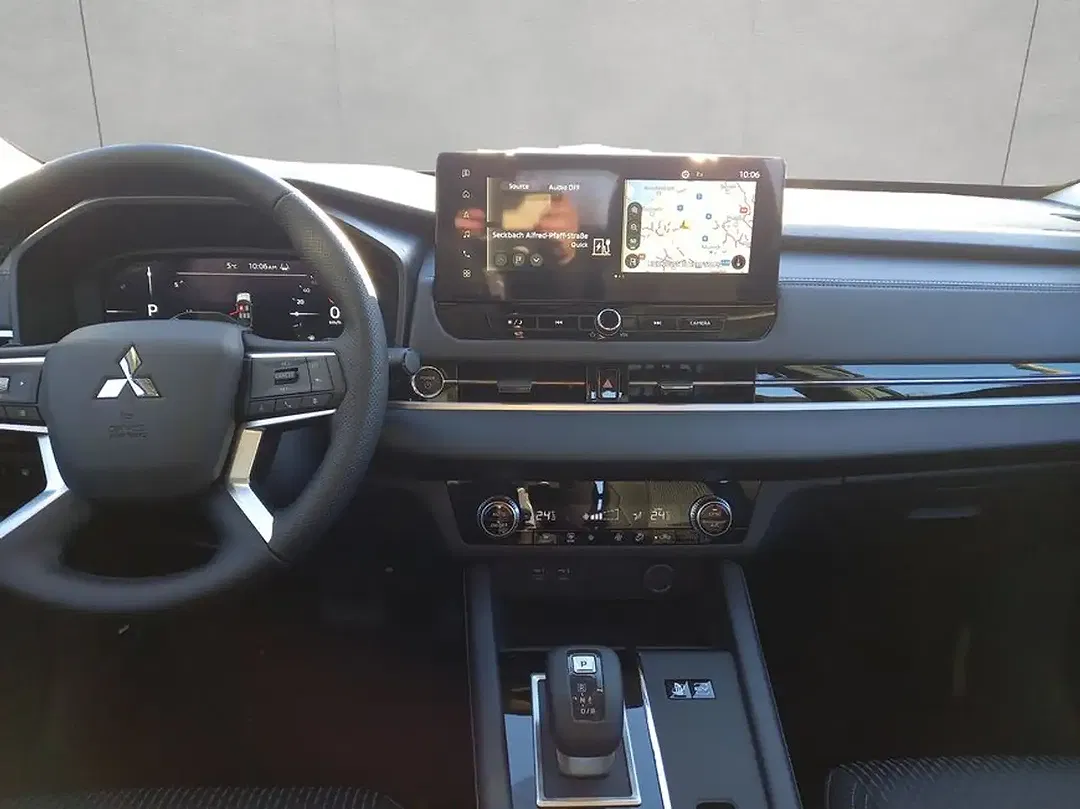 Mitsubishi Outlander - Thumbnail 13