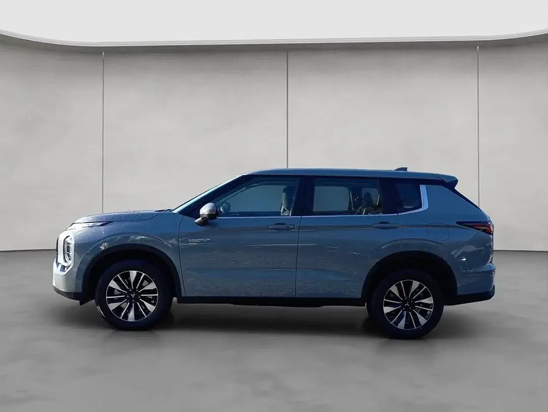Mitsubishi Outlander - Thumbnail 2