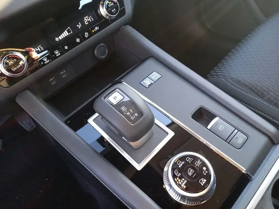 Mitsubishi Outlander - Thumbnail 24