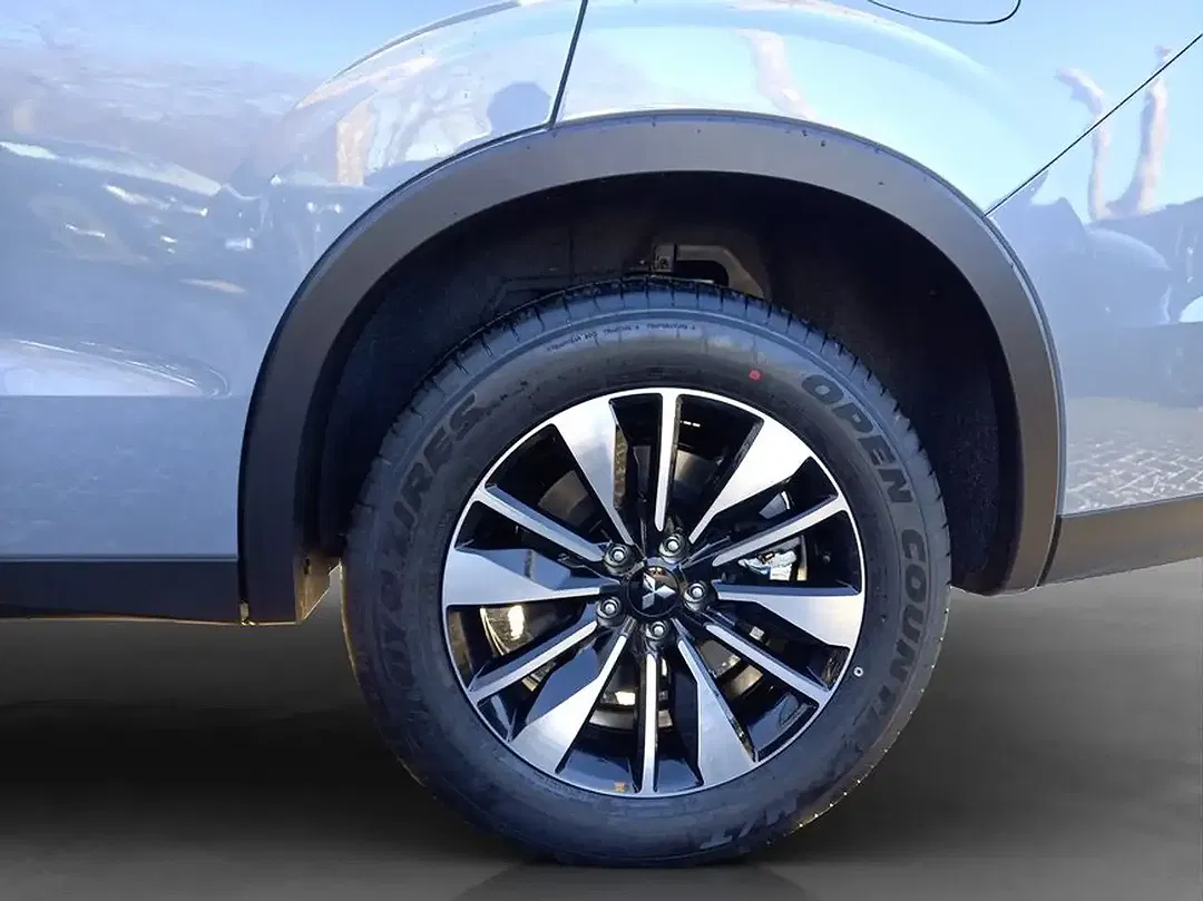 Mitsubishi Outlander - Thumbnail 25