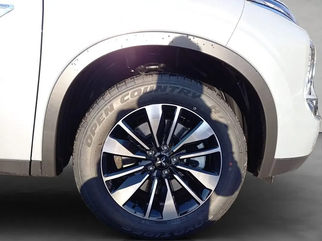 Mitsubishi Outlander - Thumbnail 26