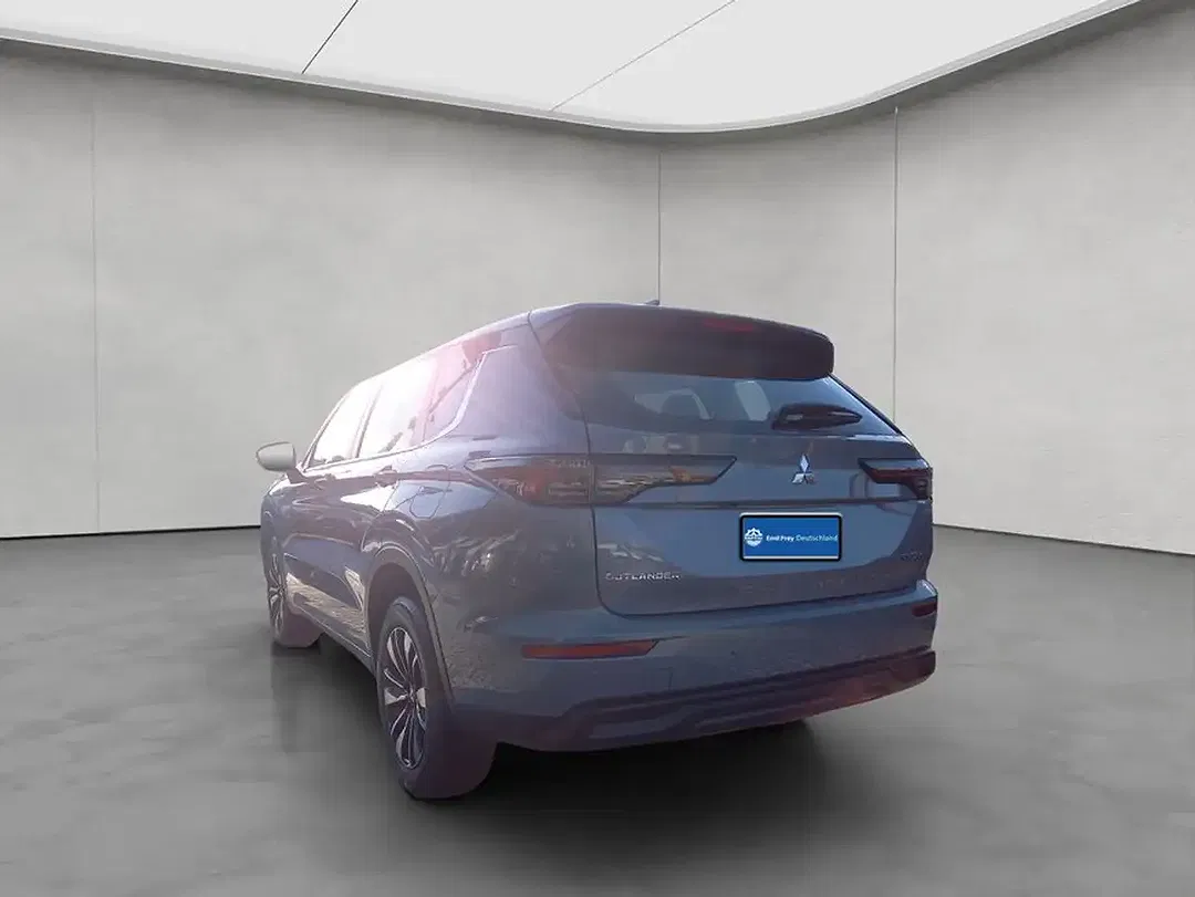 Mitsubishi Outlander - Thumbnail 3