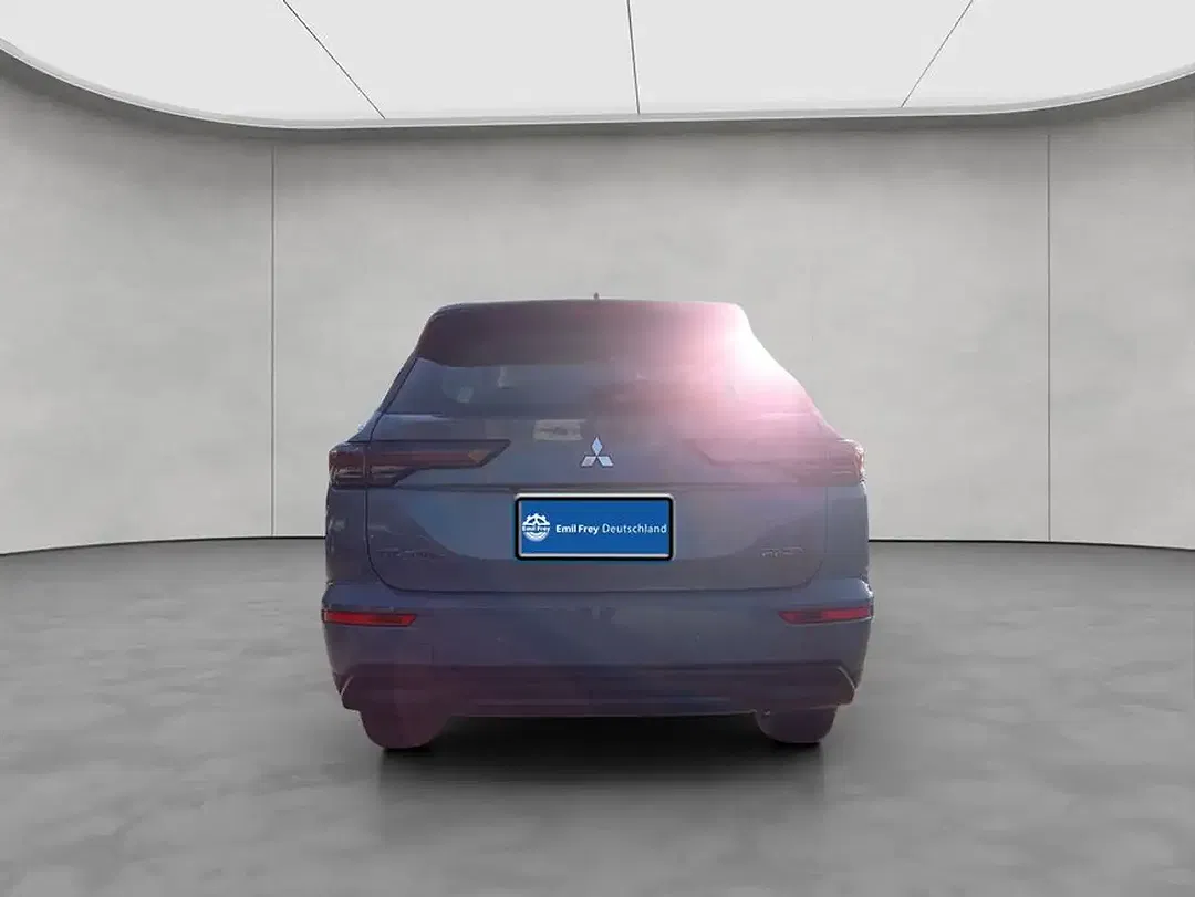 Mitsubishi Outlander - Thumbnail 4