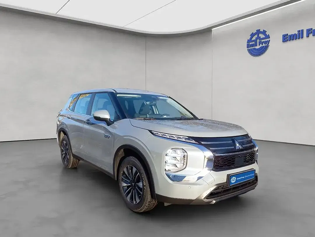 Mitsubishi Outlander - Thumbnail 8