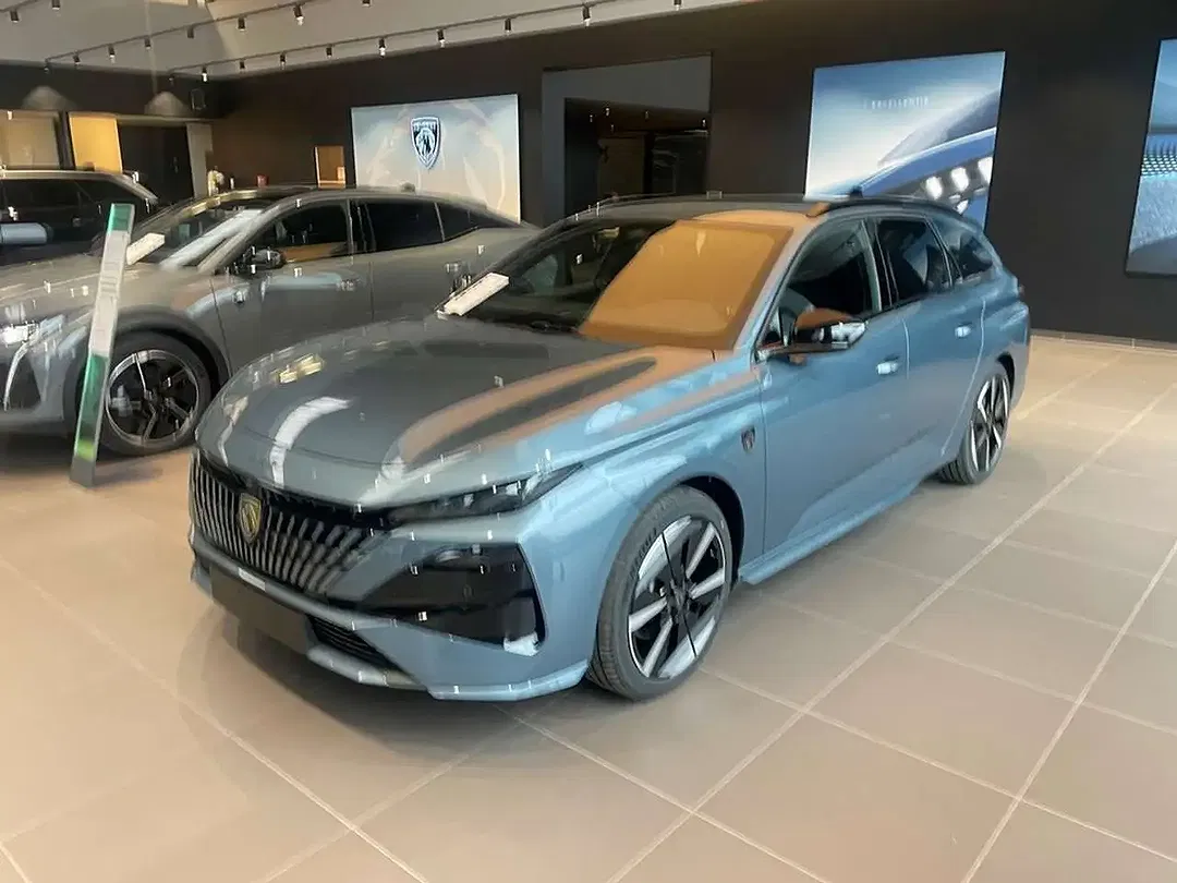 Peugeot 308 - Thumbnail 1