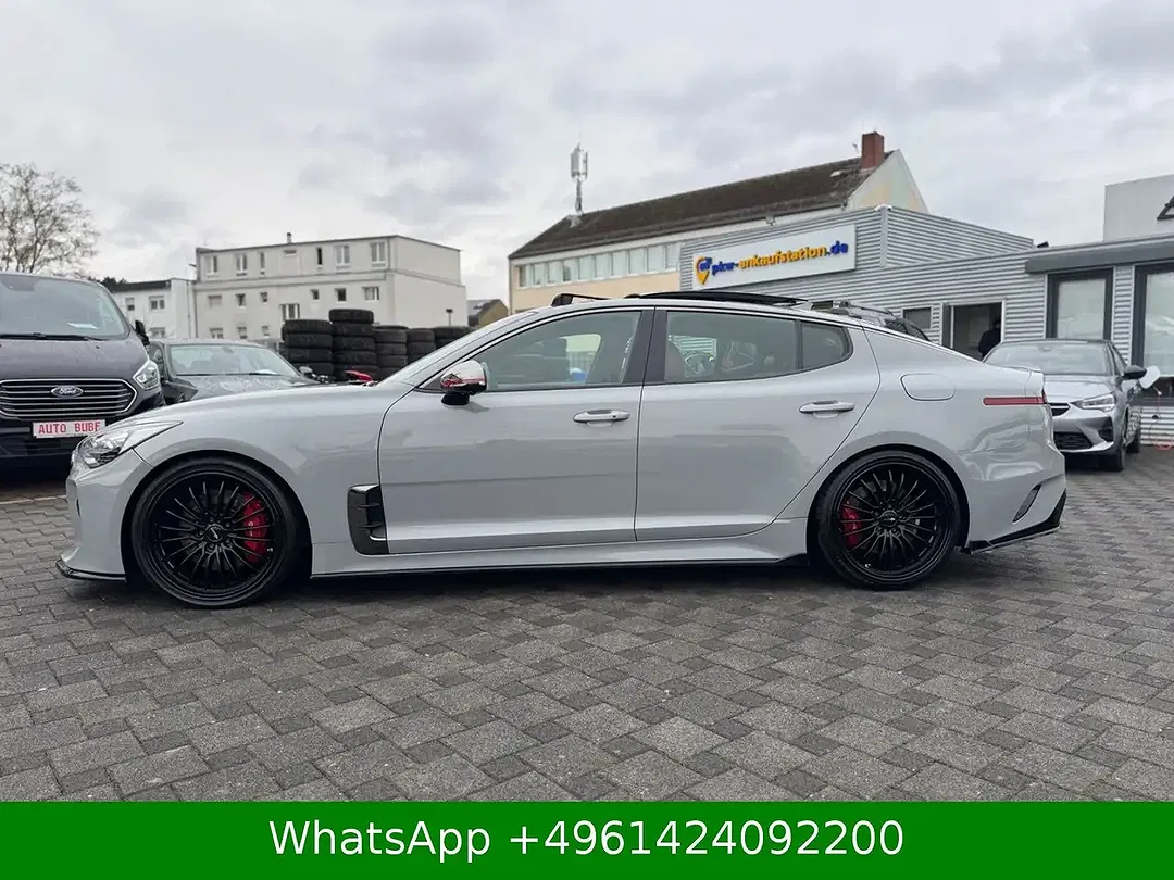 Kia Stinger - Thumbnail 2