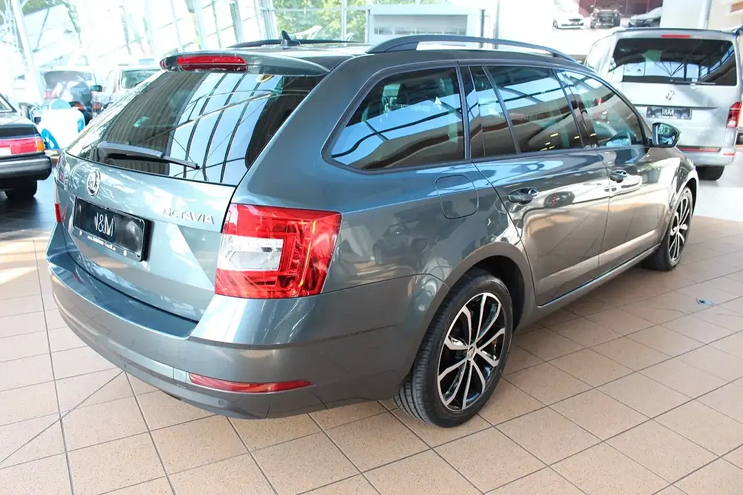 Skoda Octavia - Thumbnail 5