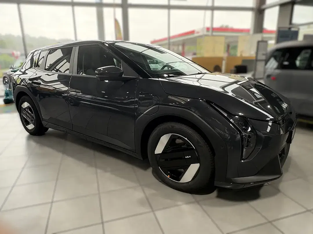 Kia EV4 - Thumbnail 1
