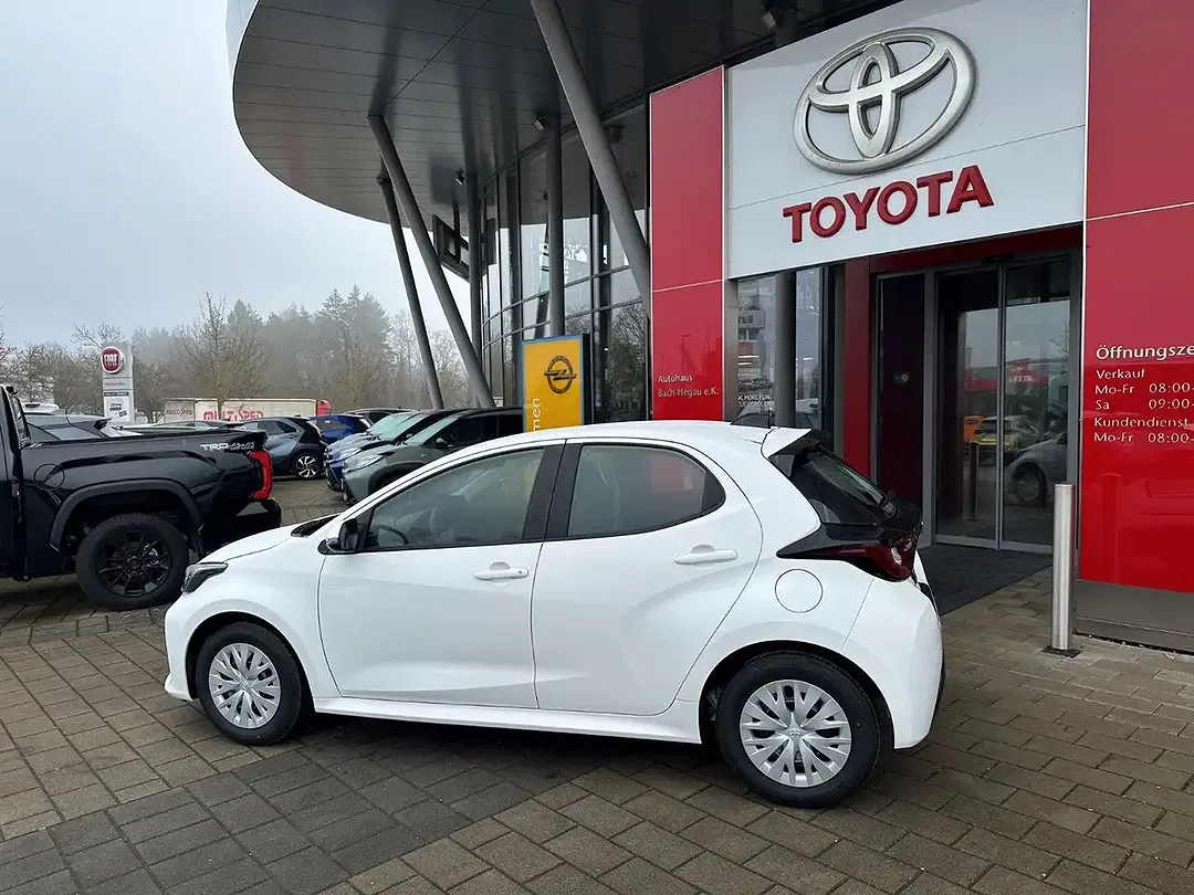 Toyota Yaris - Thumbnail 3