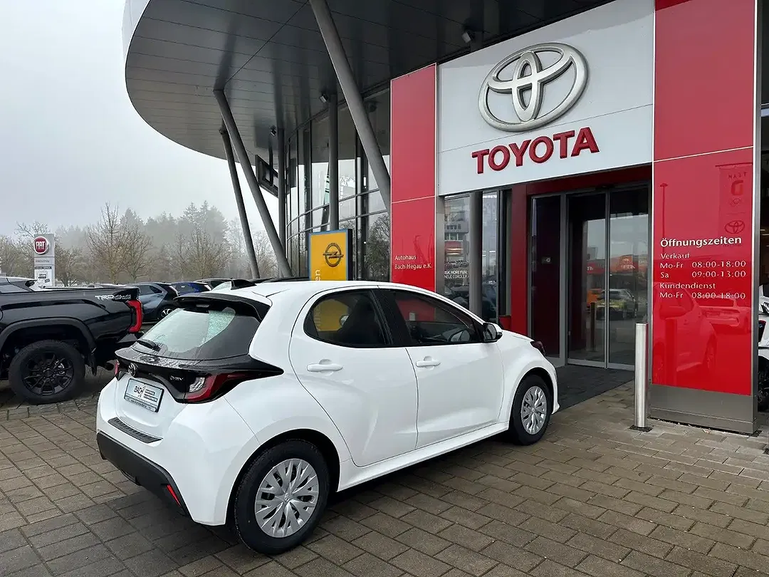 Toyota Yaris - Thumbnail 6