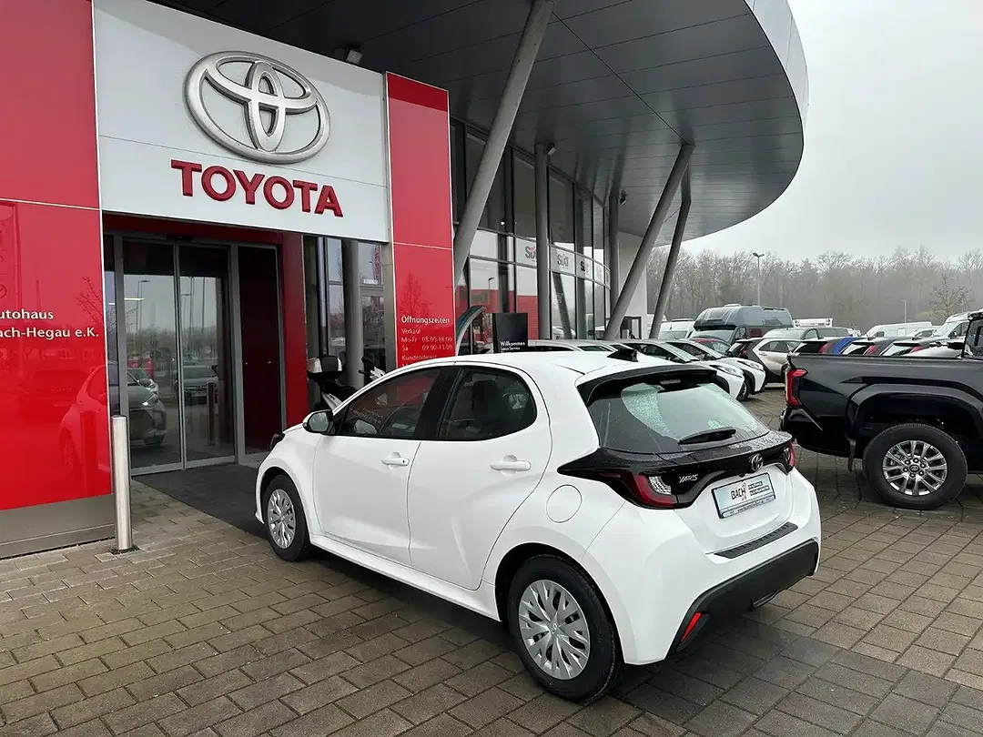Toyota Yaris - Thumbnail 8