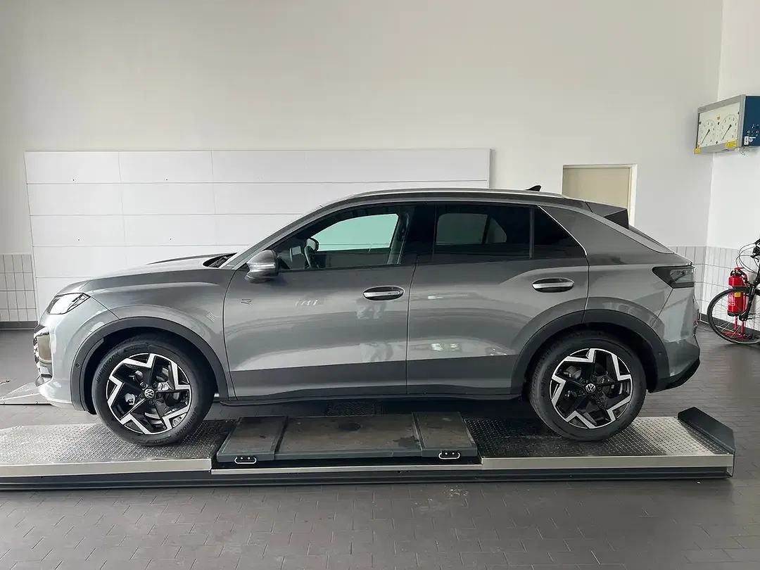 Volkswagen T-Roc - Thumbnail 2