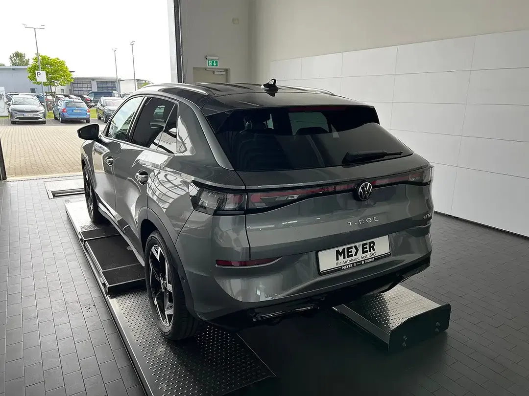 Volkswagen T-Roc - Thumbnail 3