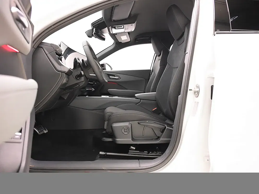 Audi Q3 - Thumbnail 11