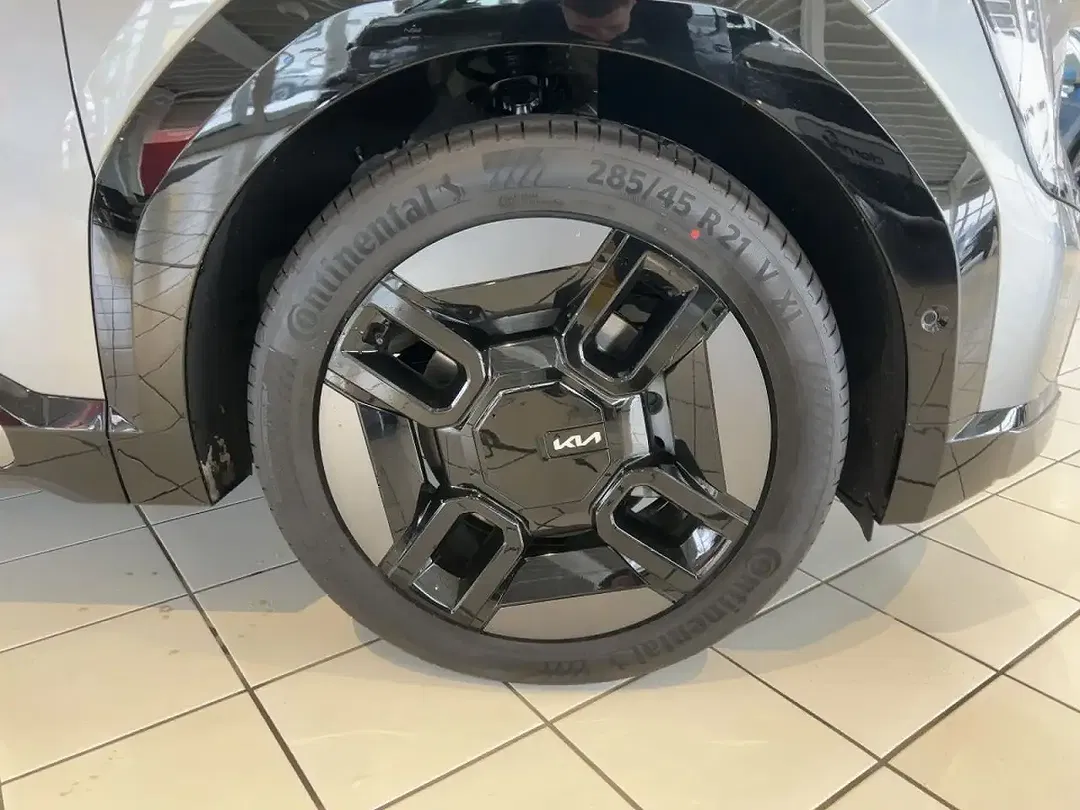 Kia EV9 - Thumbnail 13