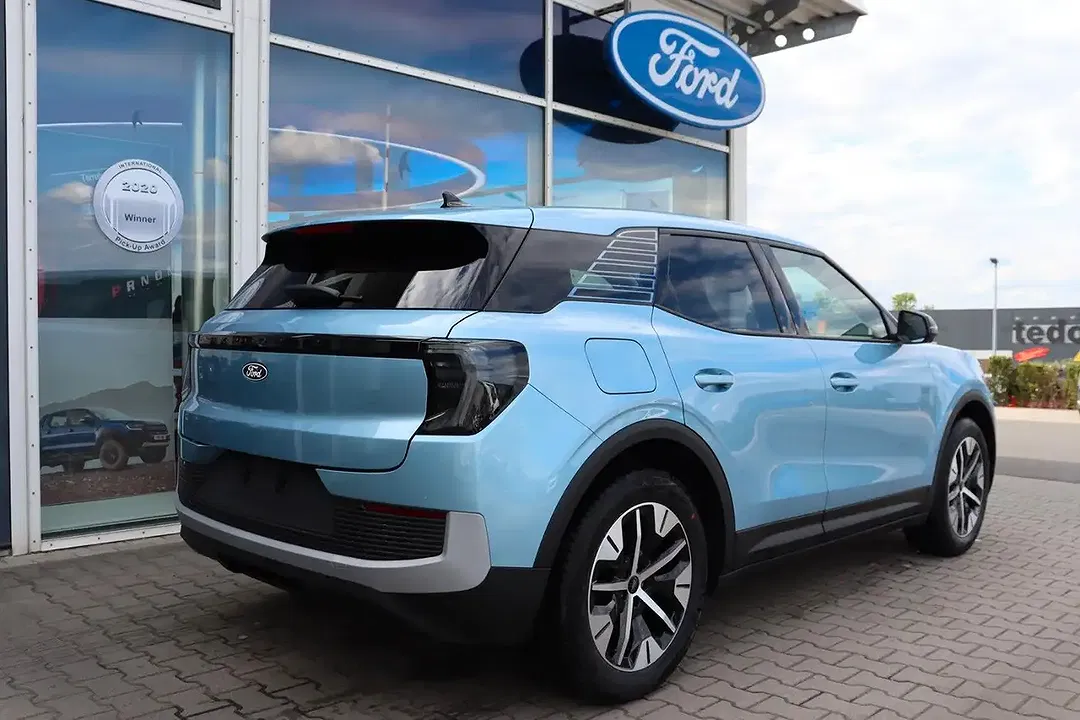 Ford Explorer - Thumbnail 12