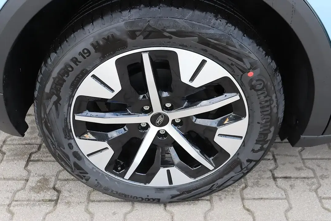 Ford Explorer - Thumbnail 13