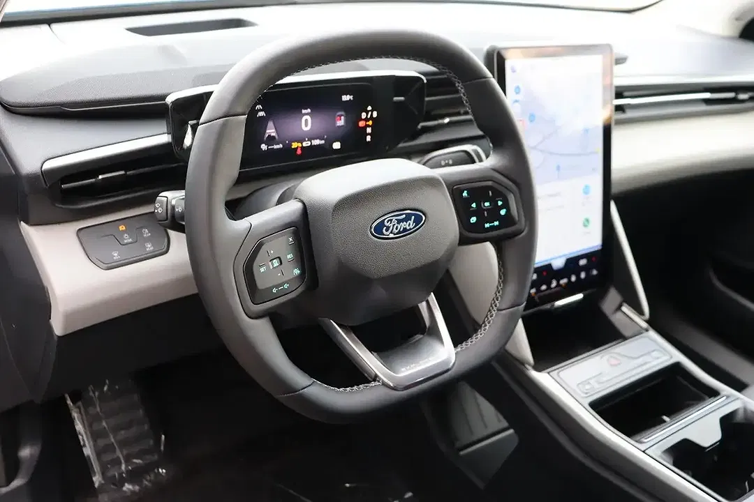 Ford Explorer - Thumbnail 14