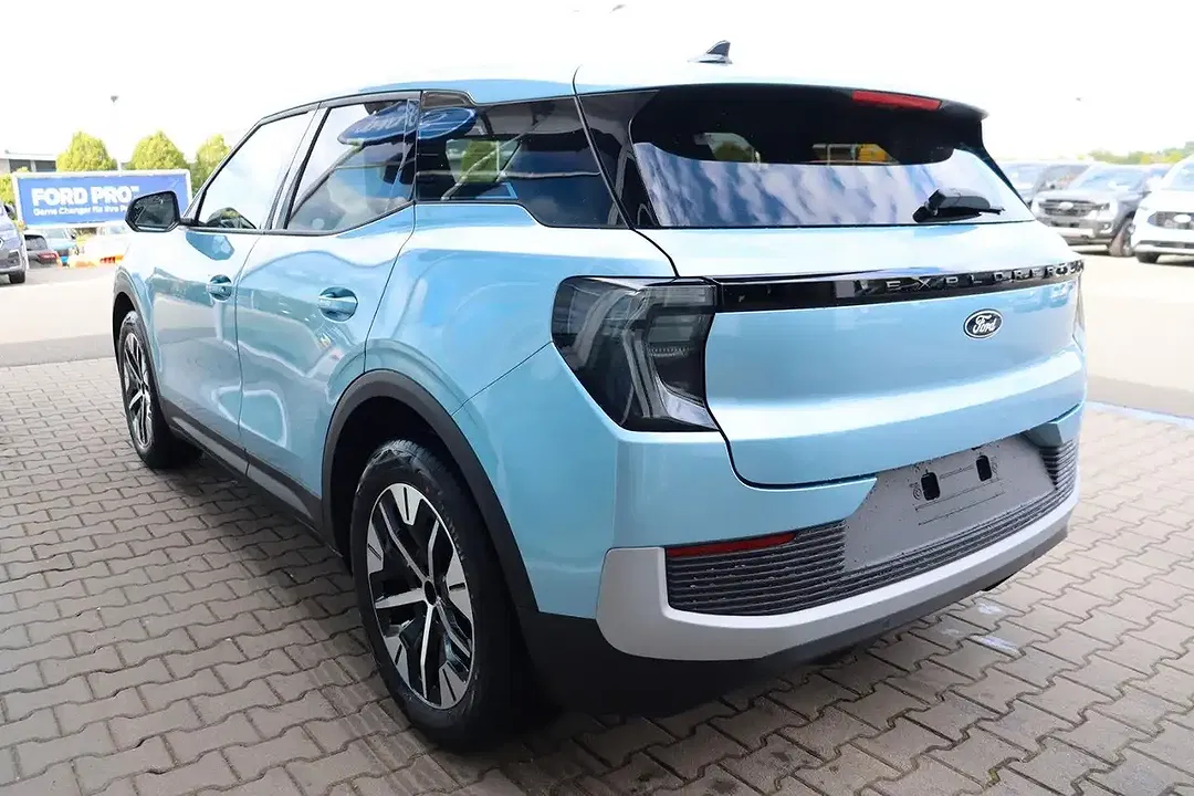 Ford Explorer - Thumbnail 6