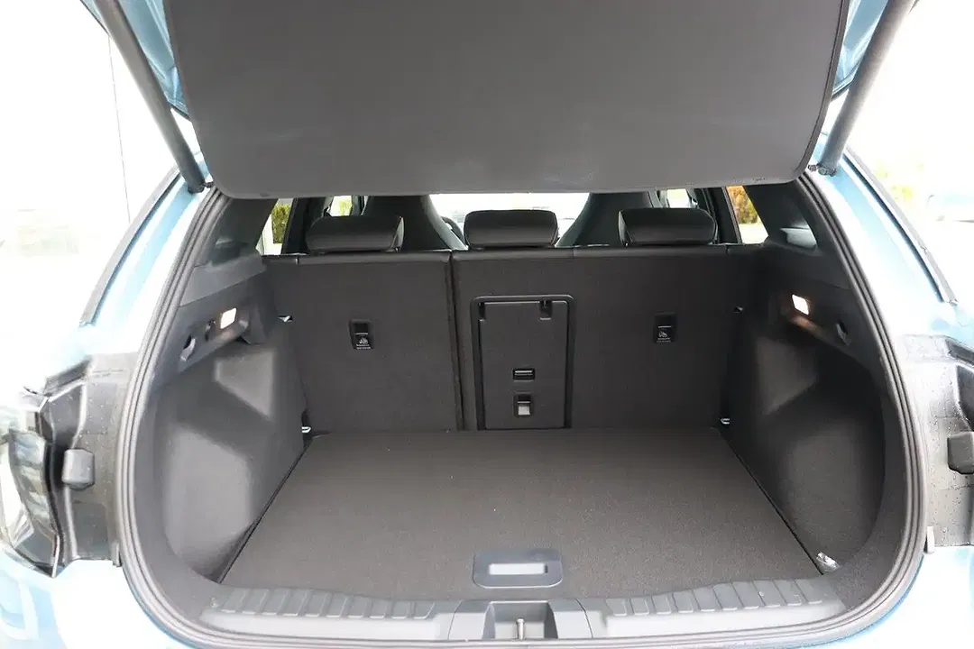 Ford Explorer - Thumbnail 8