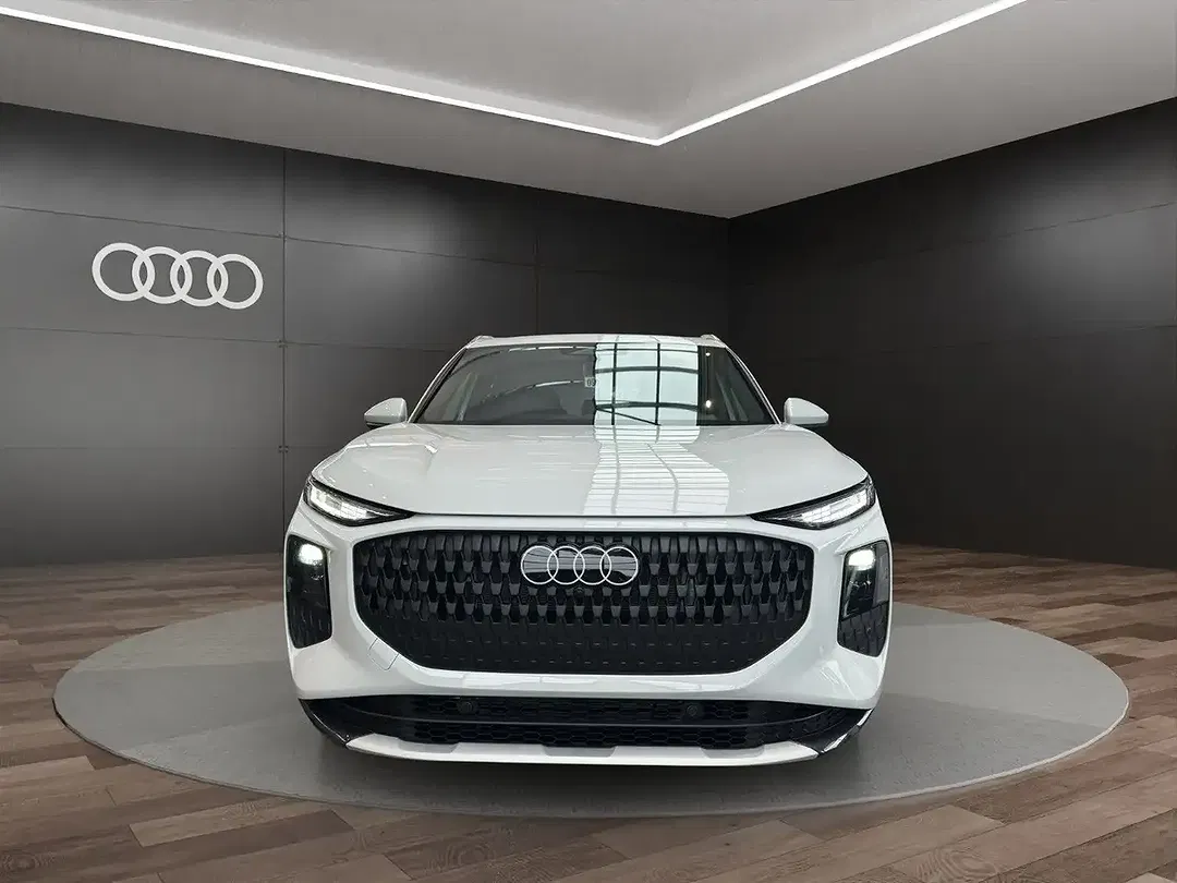 Audi Q3 - Thumbnail 3