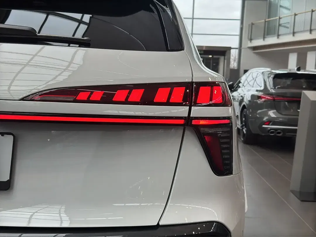 Audi Q3 - Thumbnail 9