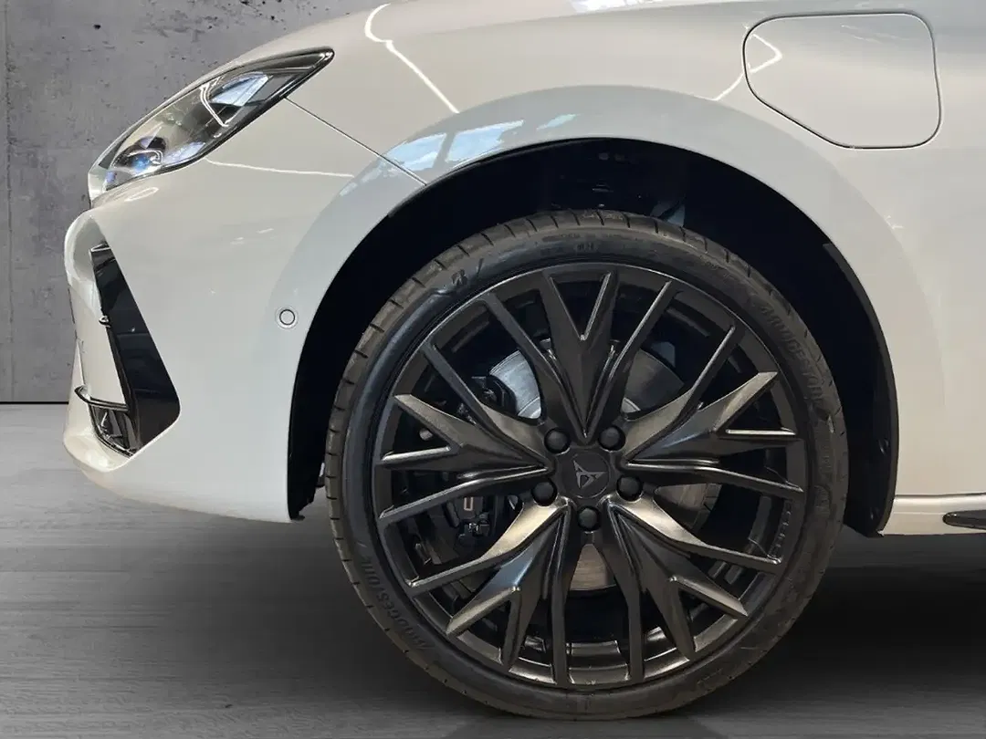 CUPRA Leon - Thumbnail 4