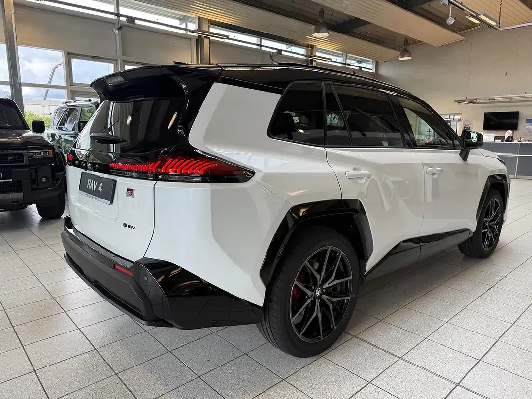 Toyota RAV 4 - Thumbnail 11