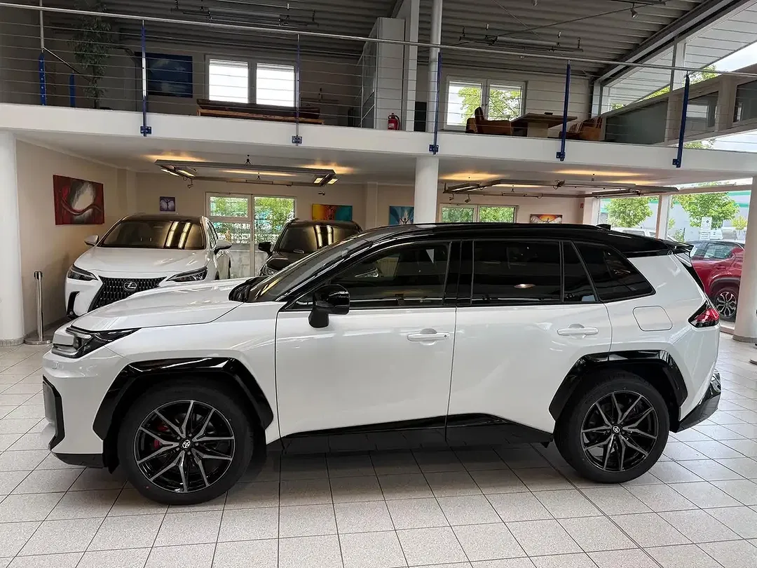 Toyota RAV 4 - Thumbnail 6
