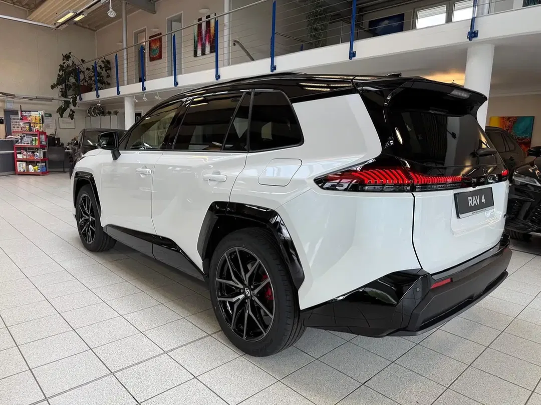 Toyota RAV 4 - Thumbnail 8