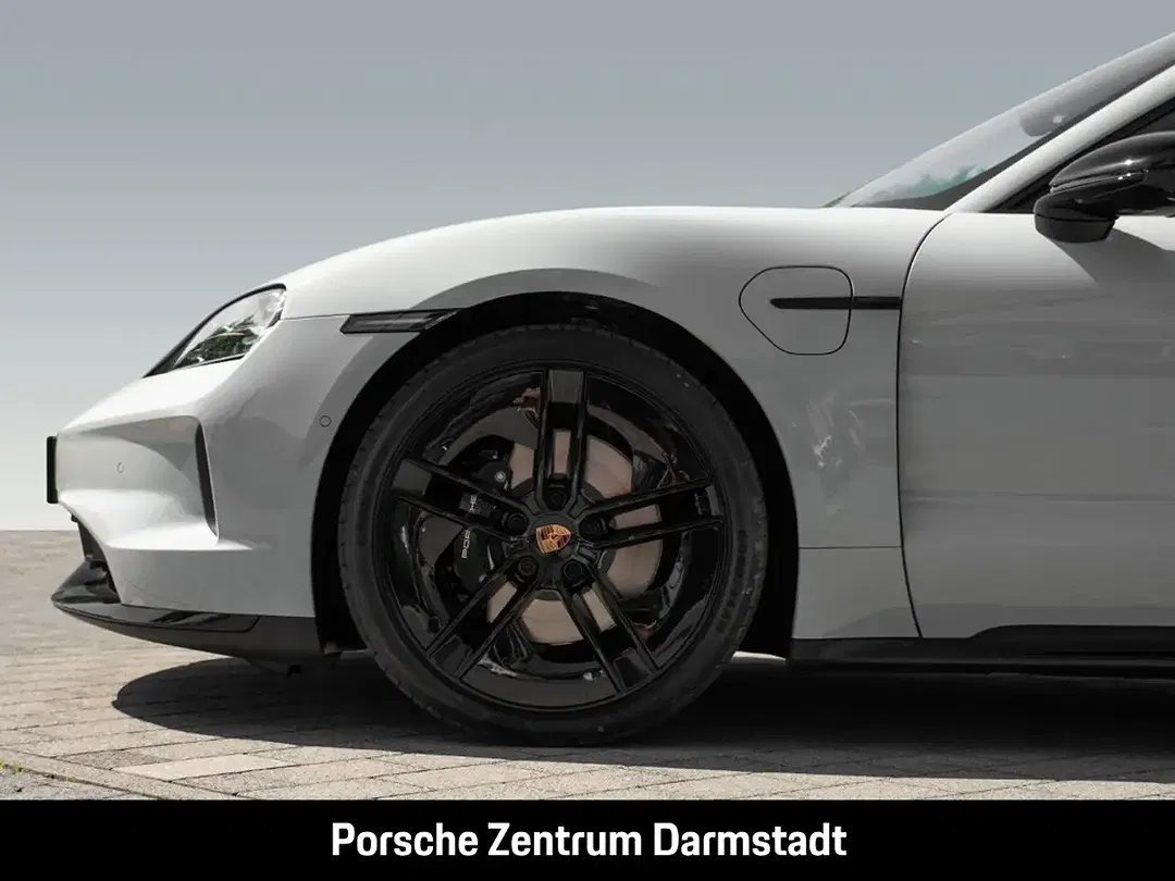Porsche Taycan - Thumbnail 12