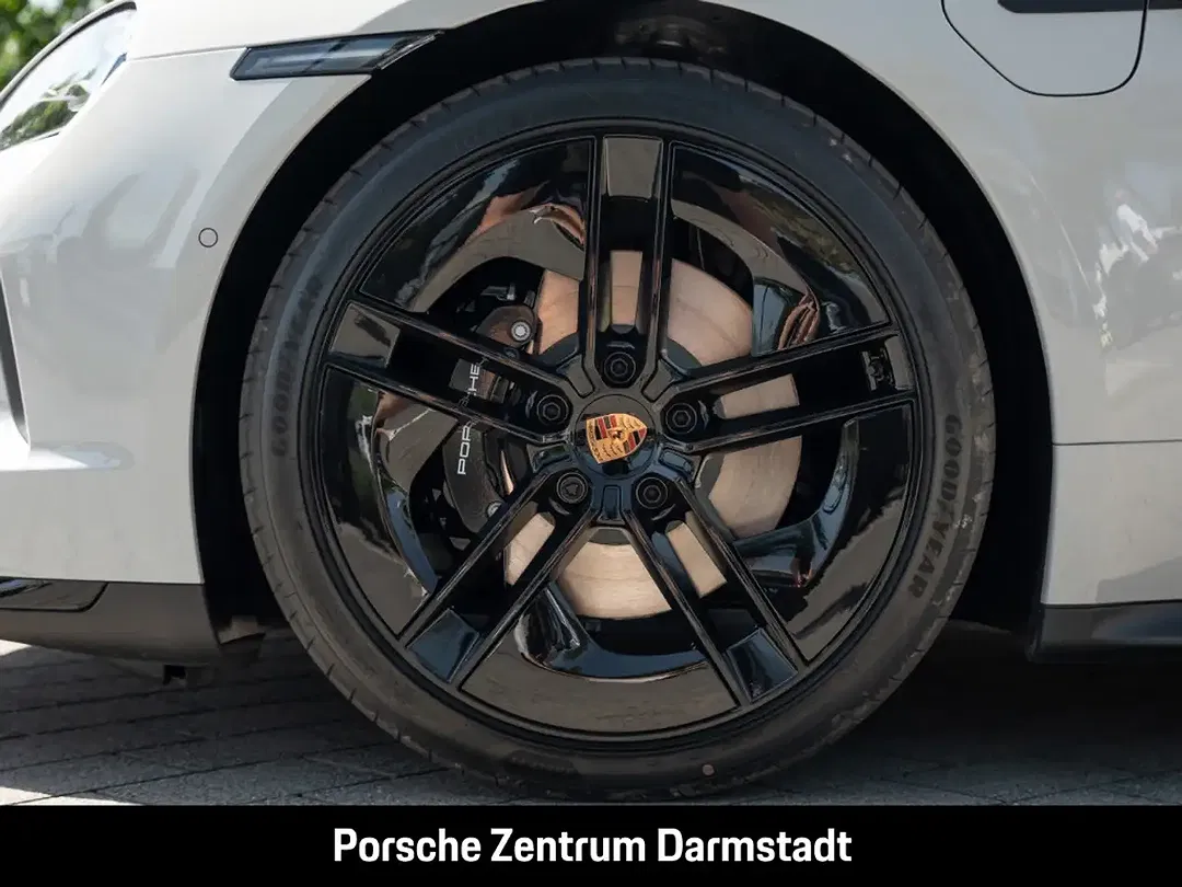 Porsche Taycan - Thumbnail 13