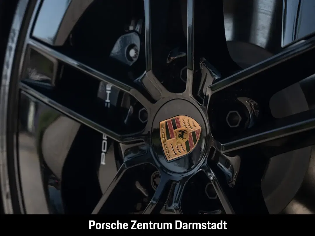 Porsche Taycan - Thumbnail 14