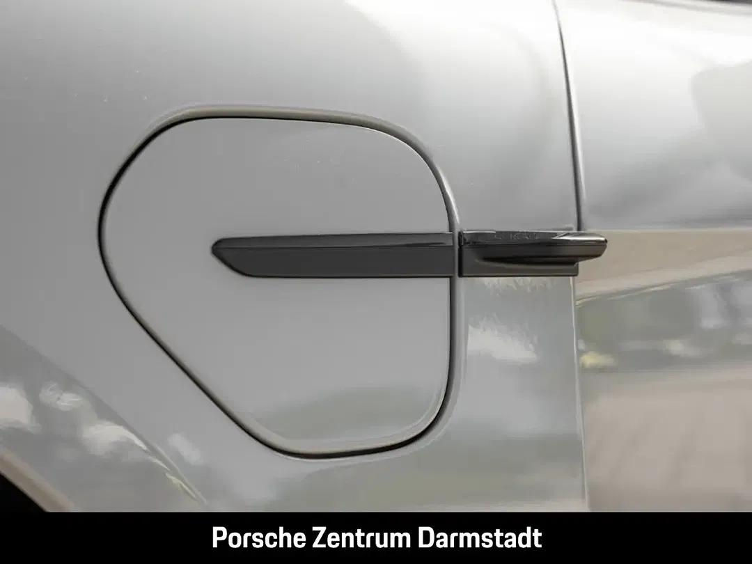 Porsche Taycan - Thumbnail 15