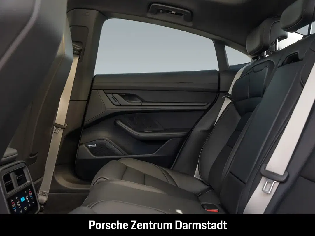 Porsche Taycan - Thumbnail 6