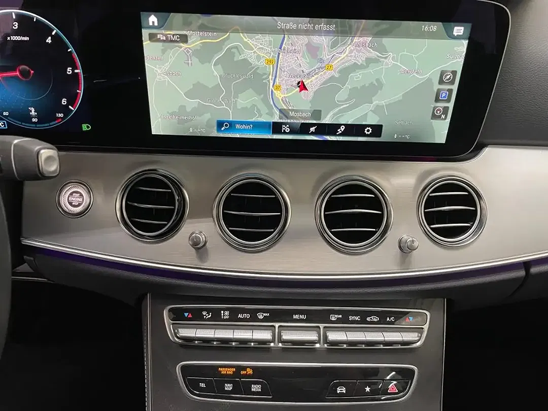 Mercedes-Benz E 200 - Thumbnail 13