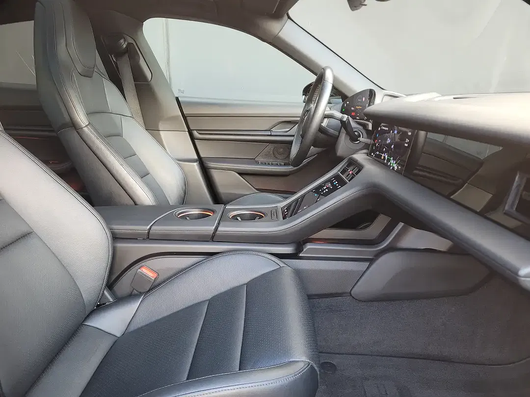 Porsche Taycan - Thumbnail 10