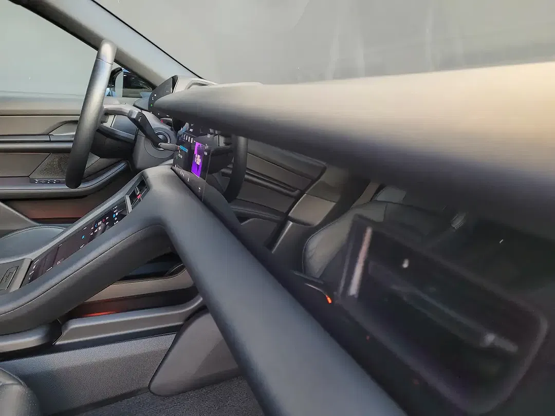 Porsche Taycan - Thumbnail 17