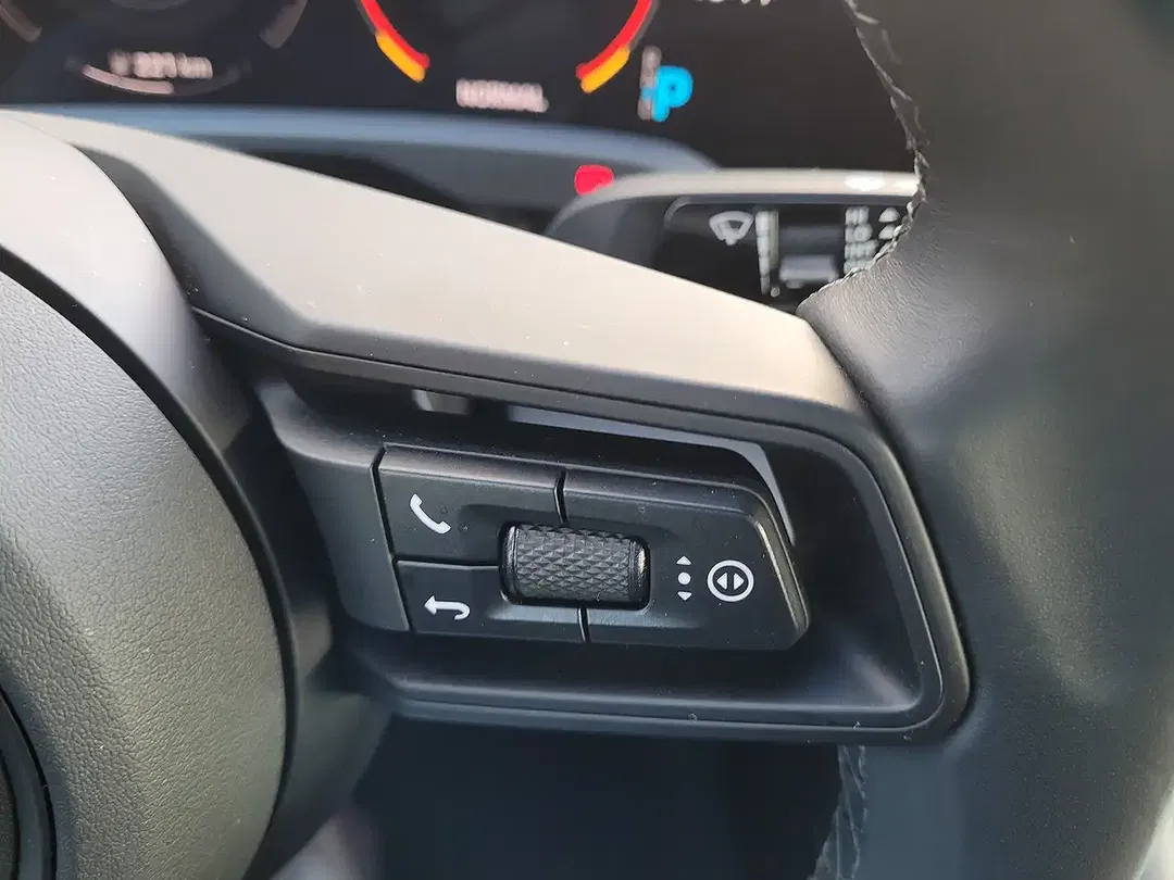 Porsche Taycan - Thumbnail 19