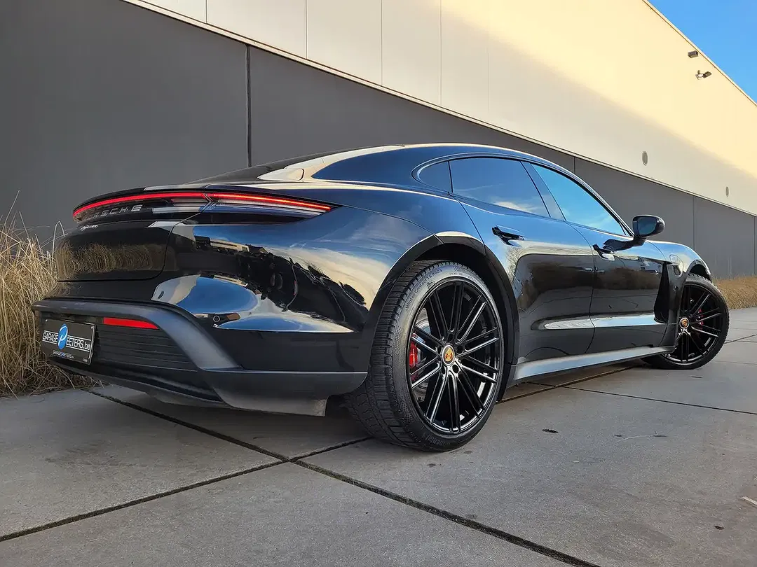 Porsche Taycan - Thumbnail 25