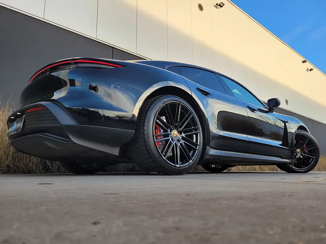 Porsche Taycan - Thumbnail 26
