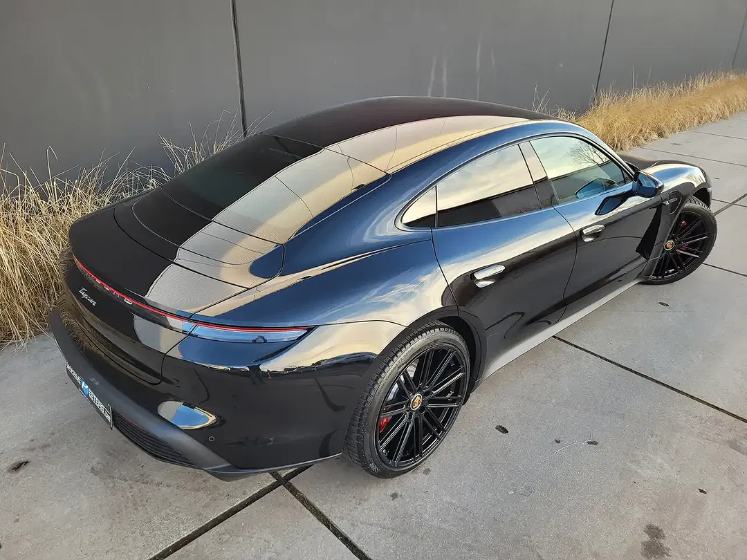 Porsche Taycan - Thumbnail 27