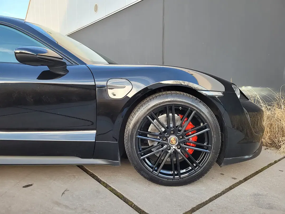 Porsche Taycan - Thumbnail 28
