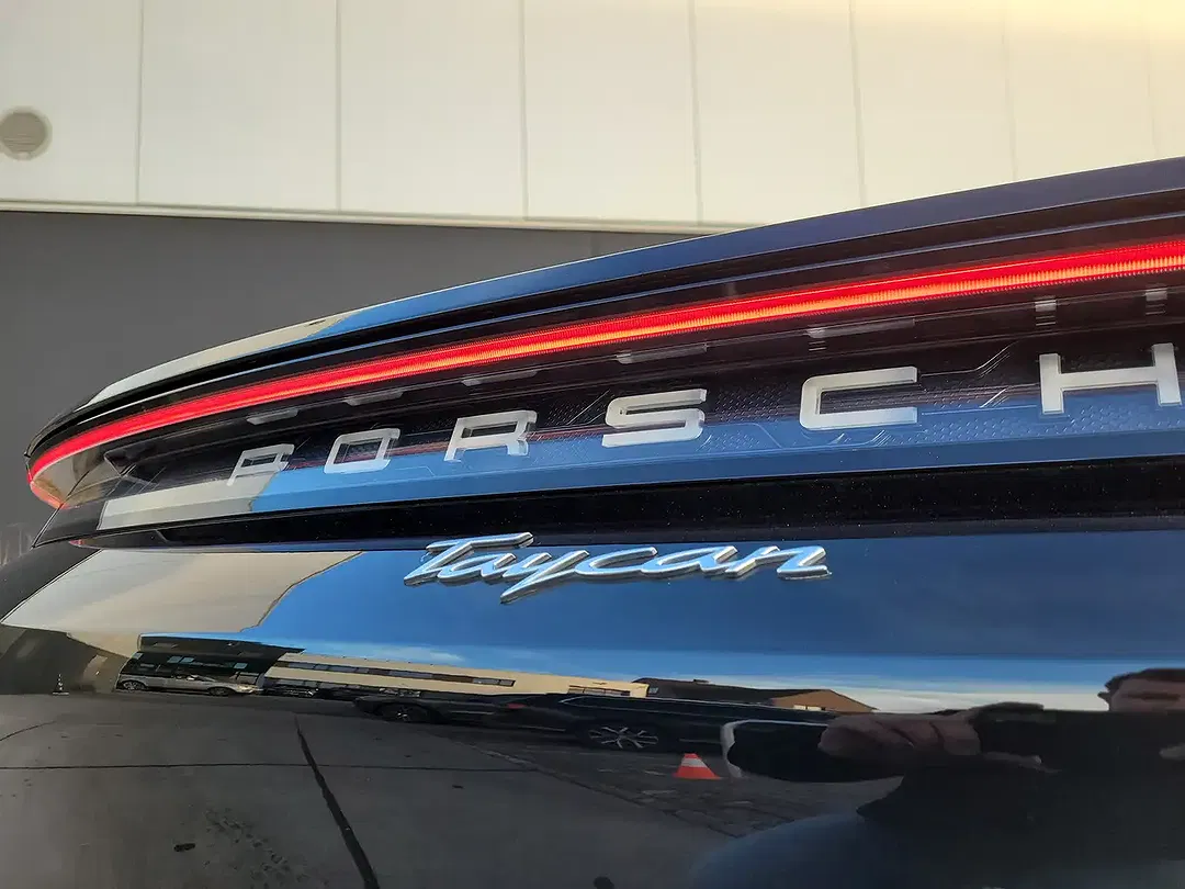 Porsche Taycan - Thumbnail 29