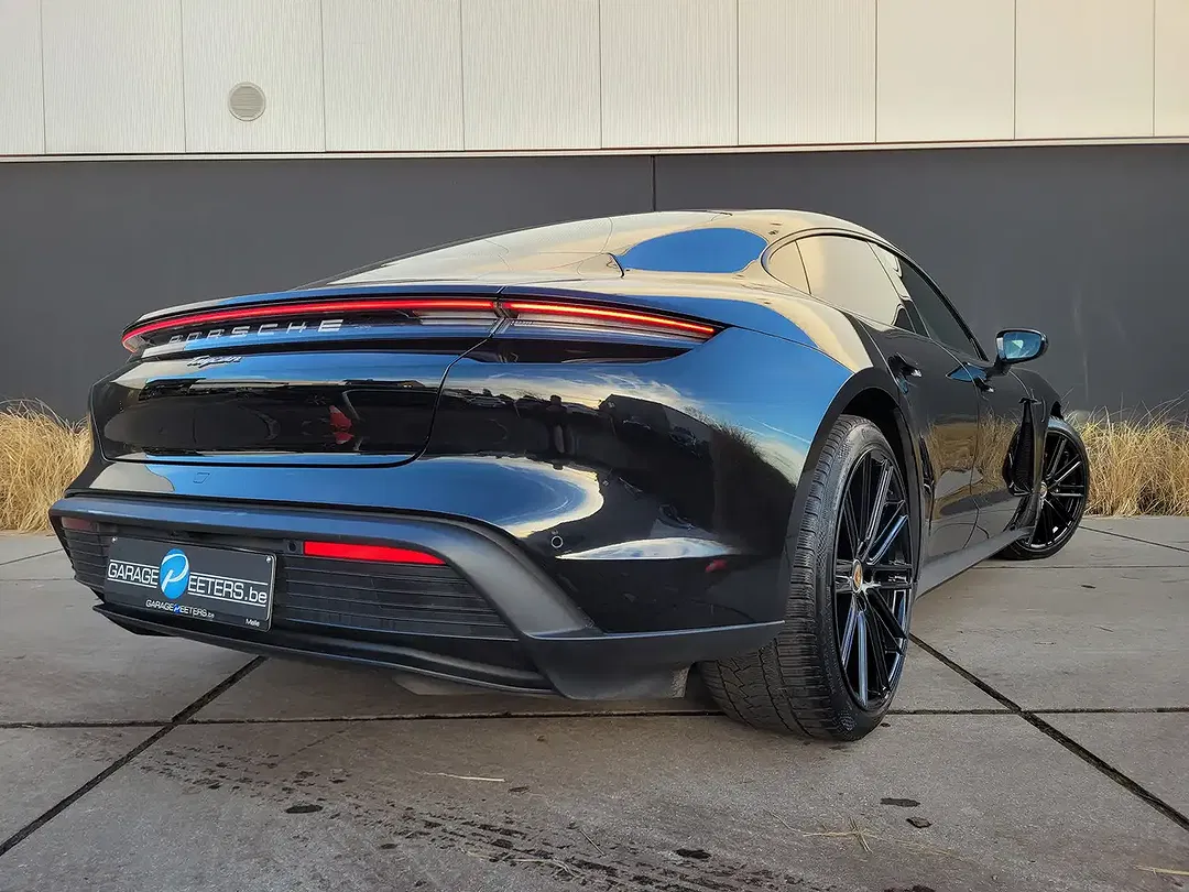 Porsche Taycan - Thumbnail 31