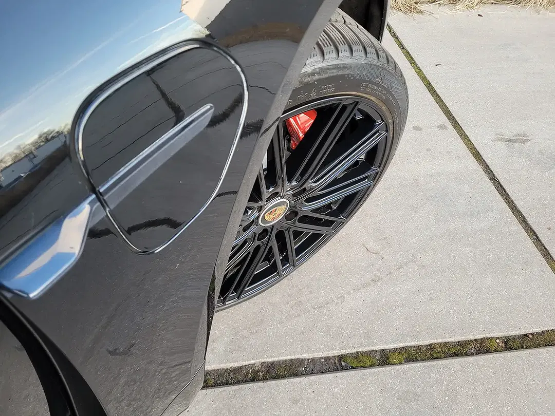 Porsche Taycan - Thumbnail 32