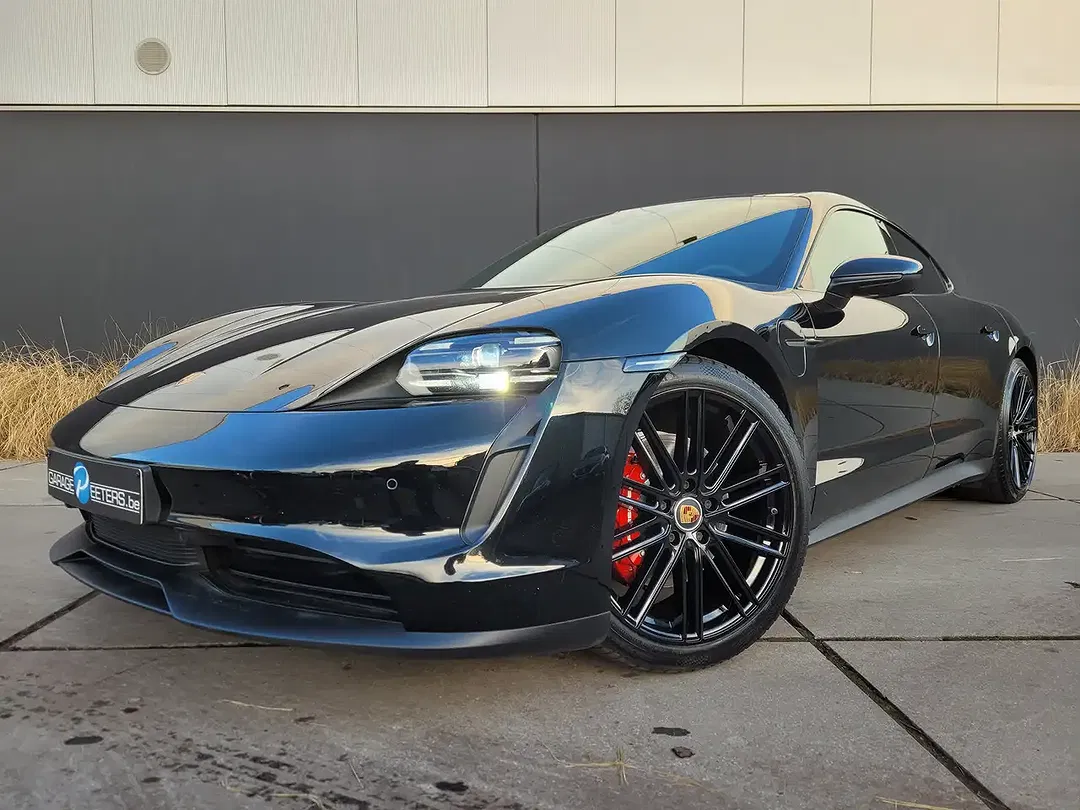 Porsche Taycan - Thumbnail 33