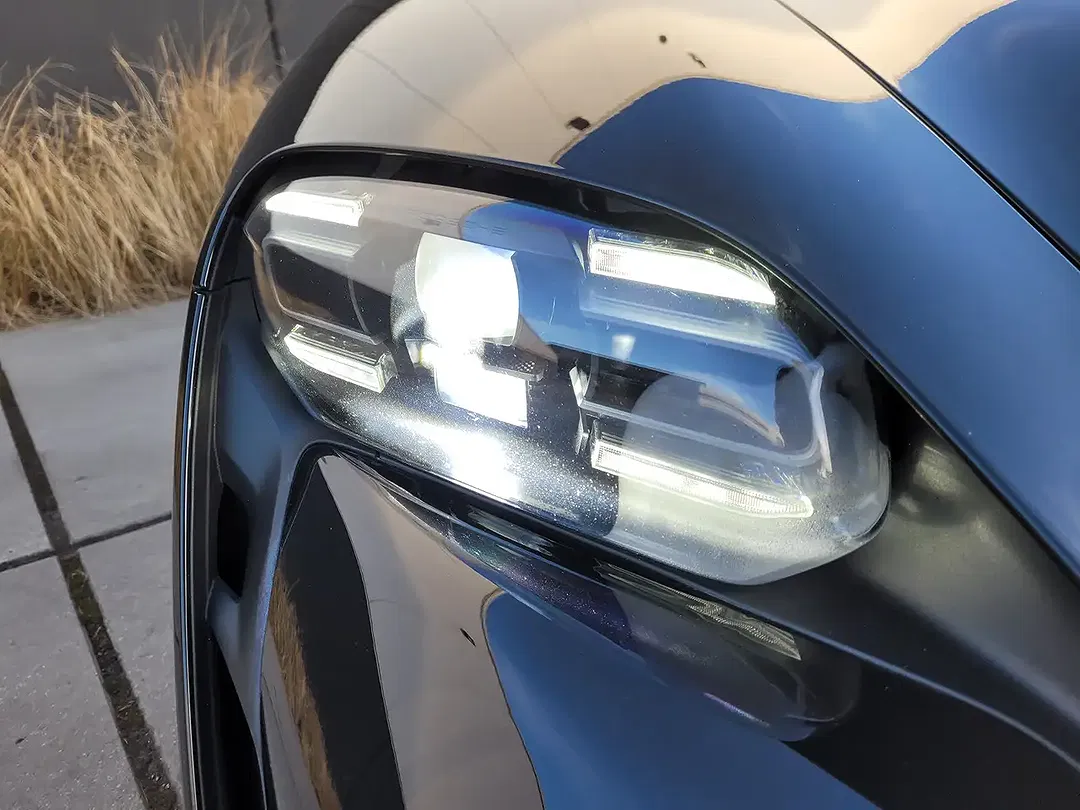 Porsche Taycan - Thumbnail 35